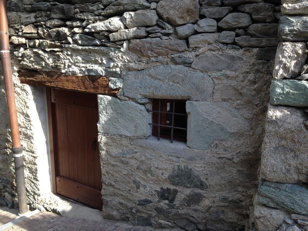 Maison Des Challant Challand Saint Victor Exterior photo